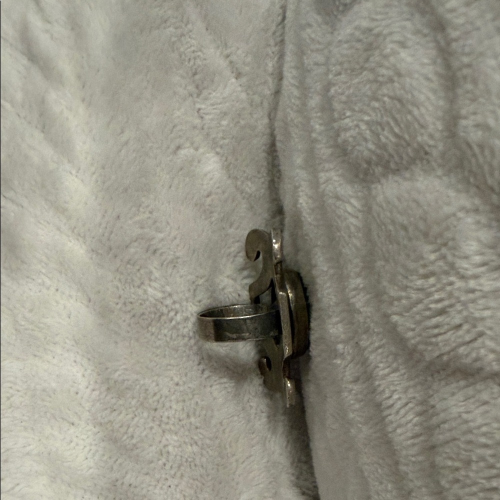 Vintage Source Unknown Silver Ring With Green Sto… - image 3